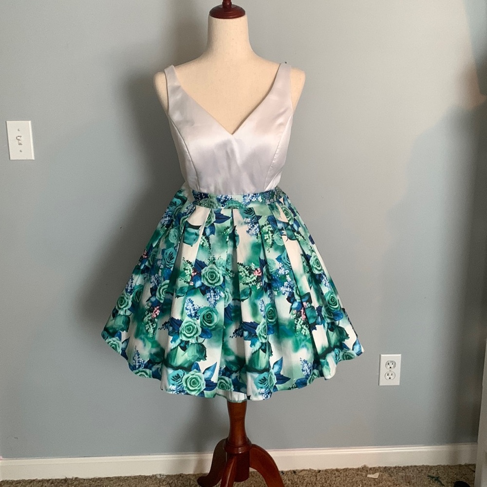 Short dress full skirt, rhinestone belt
